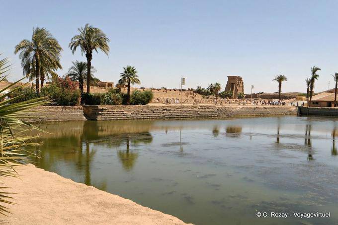 Il lago sacro del tempio di Karnak - Egitto