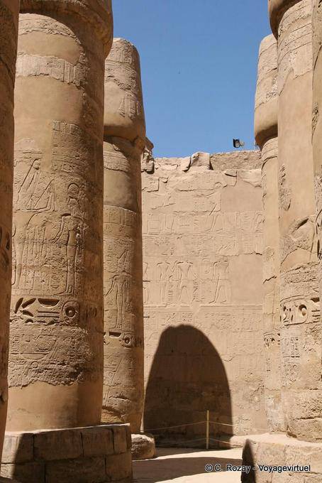 Ombra Colonna sul muro, Tempio di Karnak - Egitto