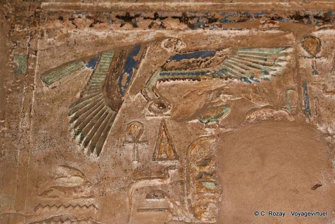 Horus volare i colori nel cielo notturno, Akh menu, Tempio di Karnak - Egitto