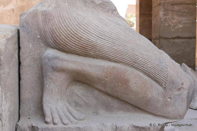 Finesse di una scultura troncato, Ennead, Tempio di Karnak - Egitto