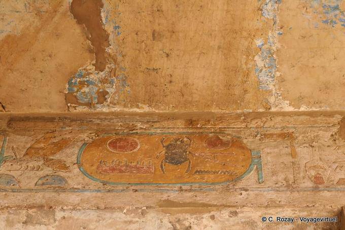 Cartuccia con lo scarabeo, immagine terrena di Ra, (kheprer in egiziano), tempio di Karnak - Egitto