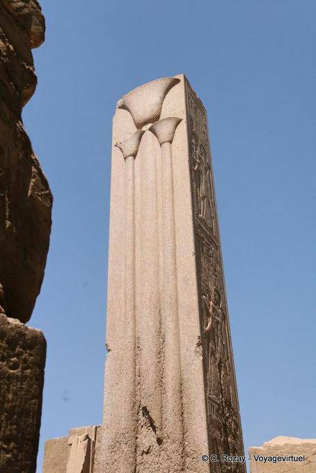 Colonna Heraldic Thutmose III - E 'decorato con gigli Sud, Karnak - Egitto