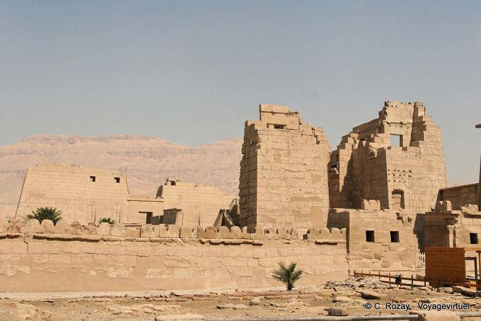 La fortezza-tempio Esterno, Medinet Habu, Luxor - Egitto