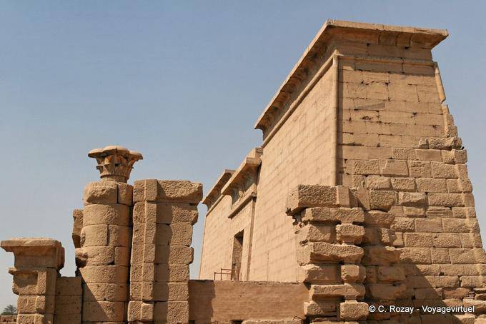 Pilone Fuori visto di profilo, Medinet Habu - Egitto