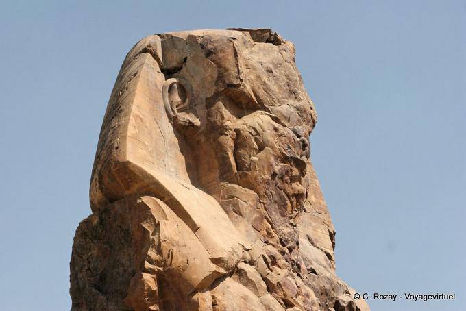 Lato rotto porta il Nemes, Colosso di Memnon - Egitto