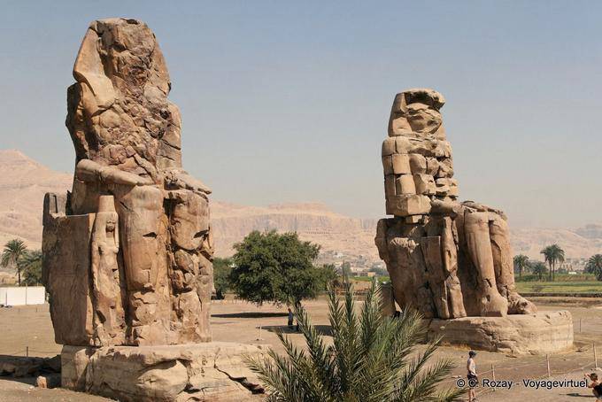 Tebe, i due Colossi di Memnon, sculture in pietra monumentali - Egitto