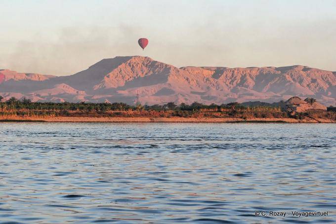 Mongolfiera all'alba, Luxor - Egitto