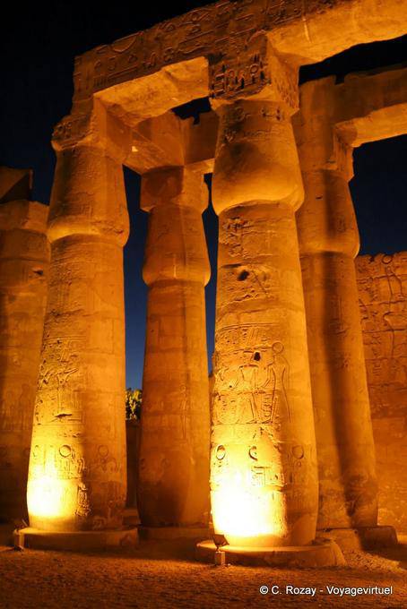Colonne Papyrus tra le più antiche, Luxor - Egitto