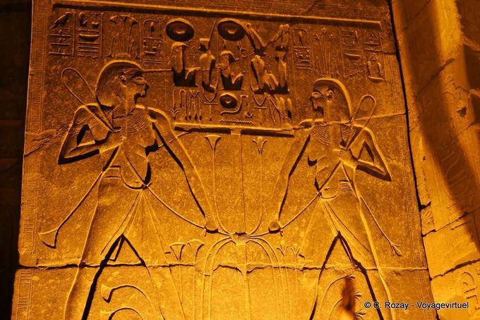 Unificazione dell'Alto e del Basso Egitto, nodo Sema-tawy (sematawi) dagli dei del Nilo, sollievo, Luxor - Egitto