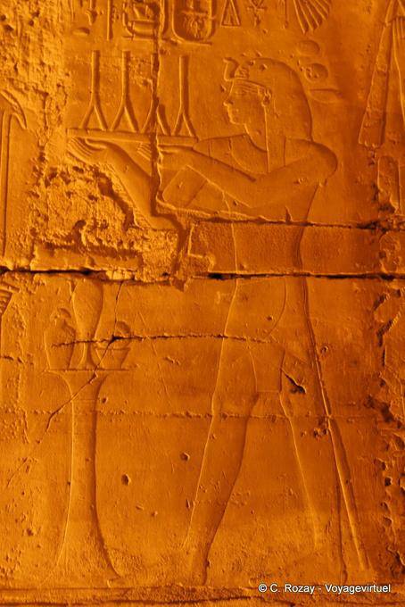 Amenhotep III fece un'offerta a Amun, bassorilievo, Luxor - Egitto