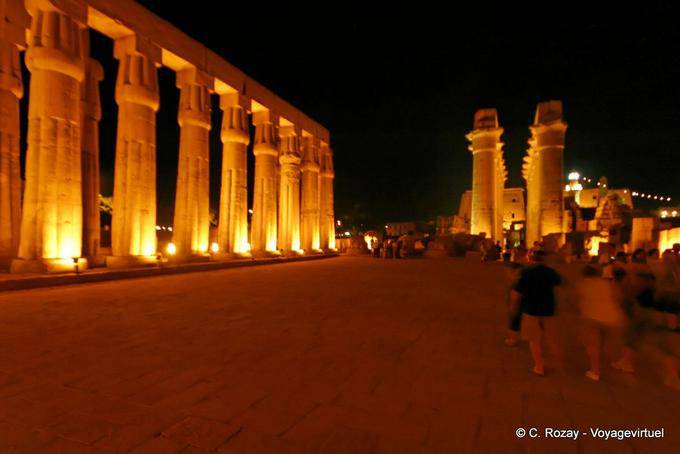 Nella Great Court di Amenhotep III, Tempio di Luxor - Egitto