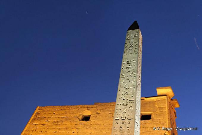 Summit Obelisco nel cielo notturno, Tempio di Luxor - Egitto