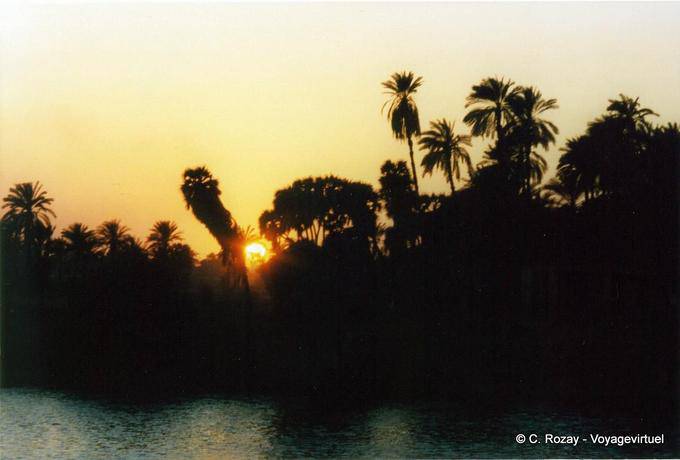Nascondino con il sole sul Nilo - Egitto