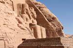 Le statue delle visite al profilo faraone, grande tempio, Abu Simbel, Egitto.