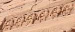 Rappresentative Corniche ventitré babbuini nel culto, il Grande Tempio, Abu Simbel, Egitto.