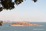 Isola, sul Lago Nasser di fronte al sito di Abu Simbel, Egitto.