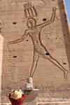 Tolomeo particolare a destra del primo pilone, Philae, Egitto.