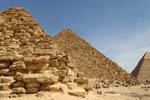 Piccoli Queens piramide a quella di Micerino, Giza, Egitto.