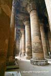 Le immense colonne della sala ipostila, Tempio di Esna, Egitto.