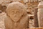 Statua del faraone busto retouvée in rovina, il tempio di Esna, Egitto.