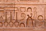 Particolare della passerella esterna dedicata al Imhotep, il tempio di Kom Ombo, Egitto.