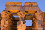 Sala colonne, vista esterna, il tempio di Kom Ombo, Egitto.