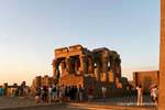 Luce l'impostazione sul tempio di Kom Ombo, Kom Ombo, Egitto.