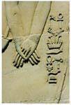 Mano nella mano, bello frammento di un rilievo, il tempio di Kom Ombo, Egitto.