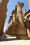 Colonnato della grande sala a pilastri del tempio di Amon, Karnak, Egitto.