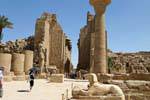 Tempio di Karnak, vista dal cortile la grande sala a colonne, Egitto.
