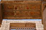 Architrave verniciato e schermo a parete, navata della Grande Tempio di Amon, tempio di Karnak, Egitto.