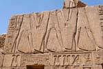Mano nella mano, tagliato fresco, tempio di Karnak, Egitto.