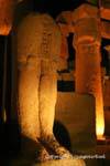 Giù statua troncato, Tempio di Luxor, Egitto.