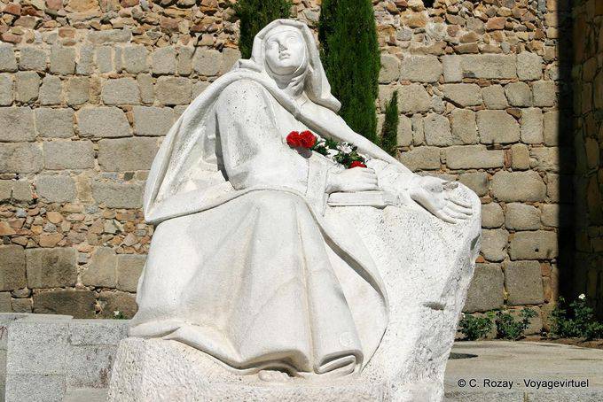 Statua bianca di Santa Teresa d'Avila - Spagna