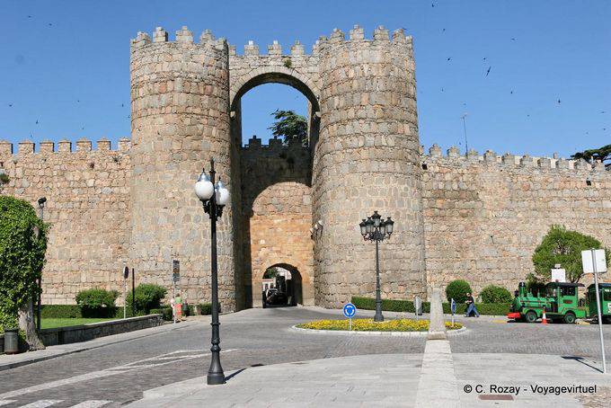 Ávila Puerta de San Vicente e le mura fortificate - Spagna