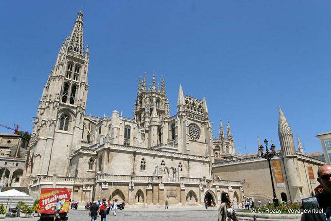 Burgos, Cattedrale di Burgos vista da Plaza Rey Fernando - Spagna