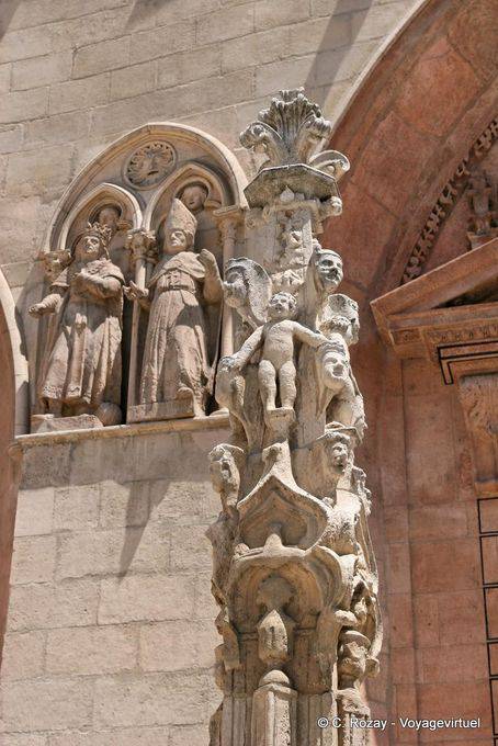 Statue sinistra della Puerta de Santa Maria, Cattedrale di Burgos - Spagna