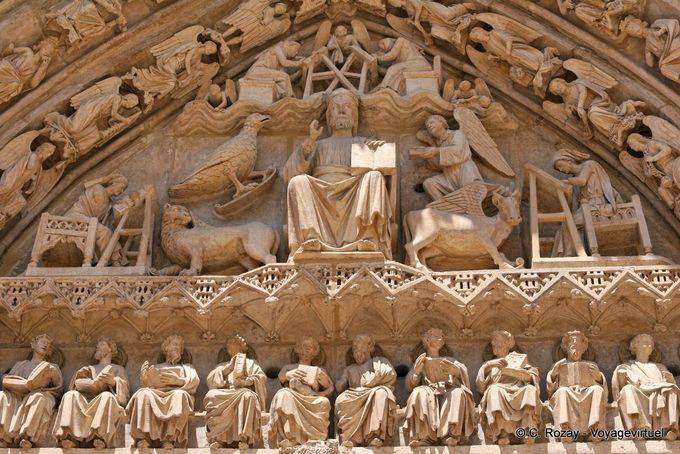 Timpano della Puerta Sarmental con Cristo, il libro della Sapienza in mano, circondato dai quattro evangelisti, Cattedrale di Santa Maria, Burgos - Spagna