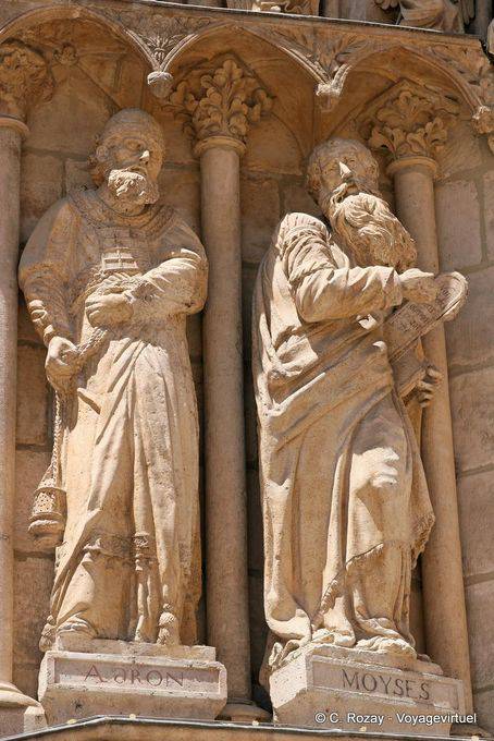 Statue della parete laterale di sinistra, Aronne e Mosè rappresenta Cattedrale di Santa Maria, Burgos - Spagna
