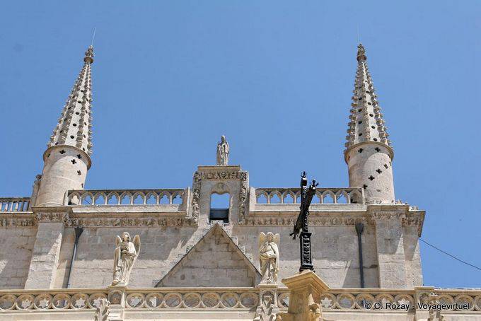 All'esterno, sopra la Capilla de Santa Catalina, Cattedrale di Burgos - Spagna