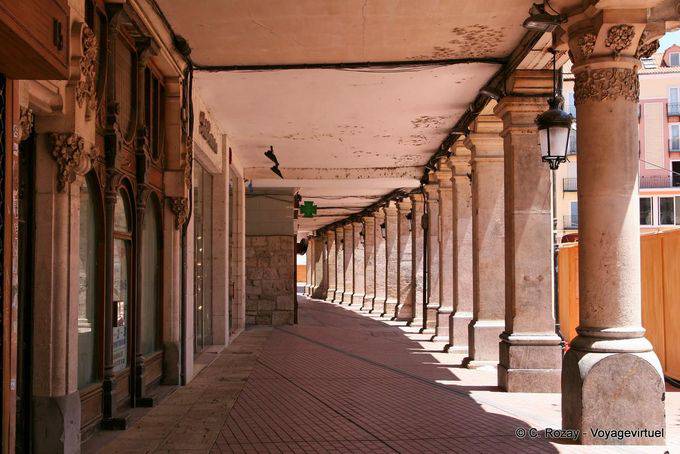Arcades alla Plaza Mayor, Burgos - Spagna