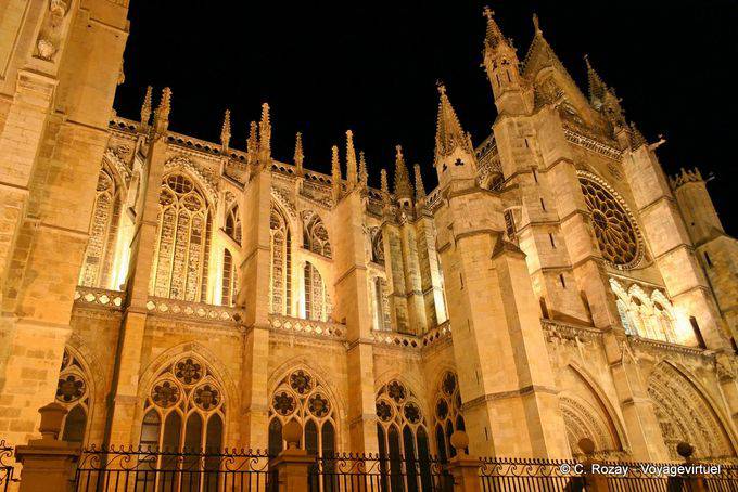 Gothic, visto di notte, Cattedrale di León - Spagna
