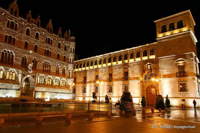 León di notte, Plaza San Marcelo Diputación - Spagna