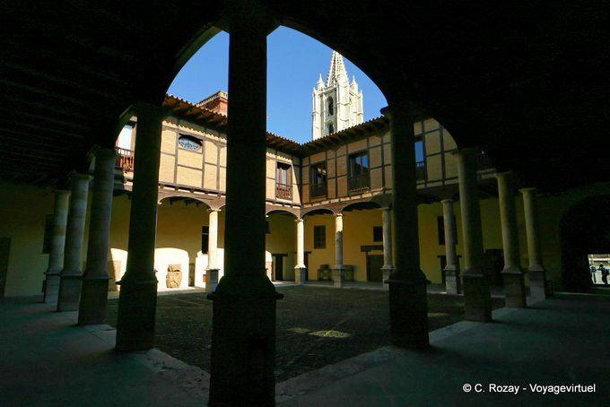 Vescovado di Leon, Plaza de Regla, 7, León - Spagna
