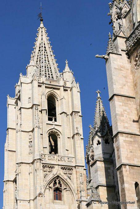 Top of Gothic svolta a sinistra, Cattedrale di León - Spagna