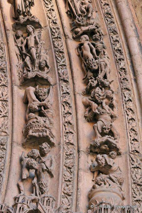 DAMNED soffrendo le pene dell'inferno, portale centrale, la Cattedrale di León - Spagna