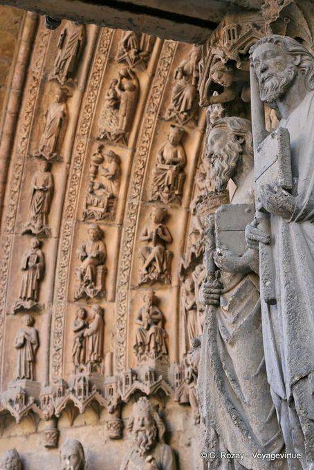 Statue di santi evangelisti, portale centrale, la Cattedrale di León - Spagna
