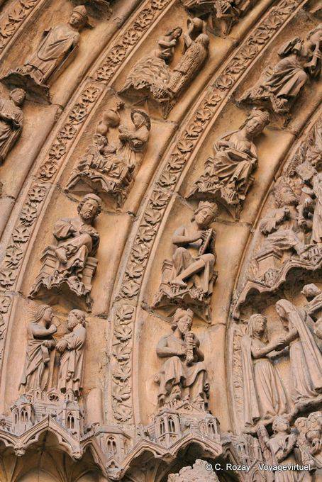 Particolare di sculture della portada San Juan, Cattedrale di León - Spagna