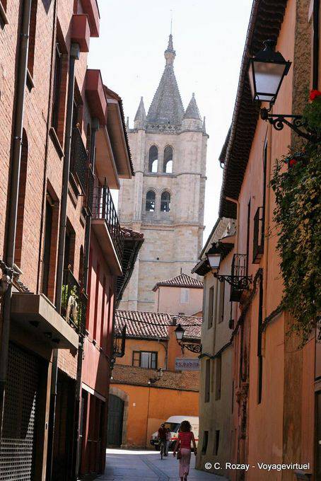 Calle Damaso Merino, León - Spagna