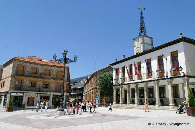 Plaza del Álamo, Ayuntamiento, Miraflores della Sierra - Spagna